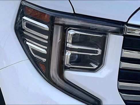 Used 2022 GMC Sierra 1500 SLT w/ X31 Off-Road Package image 31