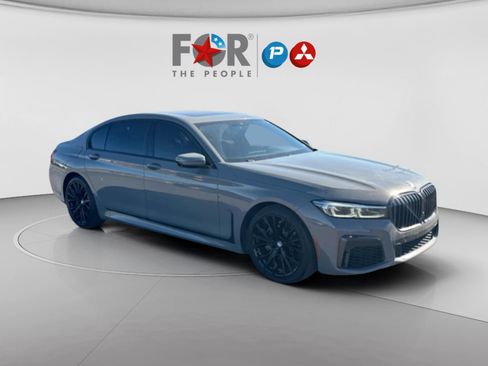 Used 2021 BMW 740i w/ M Sport Package image 7