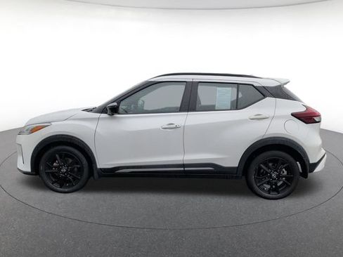 Used 2023 Nissan Kicks SR FWD image 3