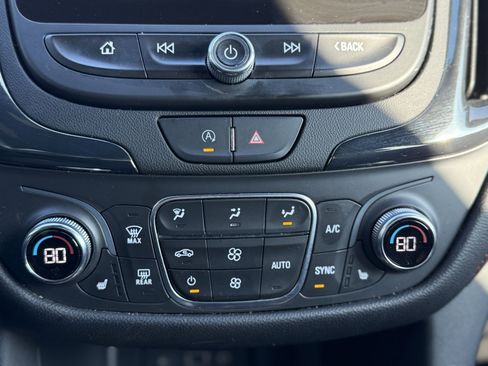 Used 2022 Chevrolet Equinox RS w/ RS Leather Package image 25