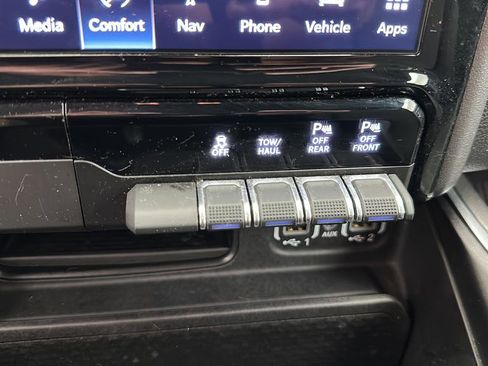 Used 2024 RAM 1500 Big Horn AWD/4WD image 24
