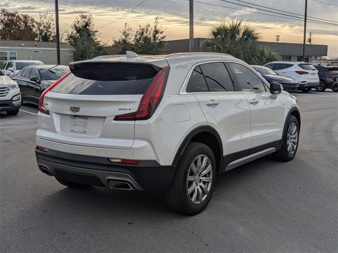 Used 2022 Cadillac XT4 Premium Luxury w/ Enhanced Visibility Package image 5