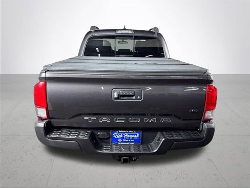 Used 2017 Toyota Tacoma TRD Off-Road w/ Tow Package (A/T) image 7