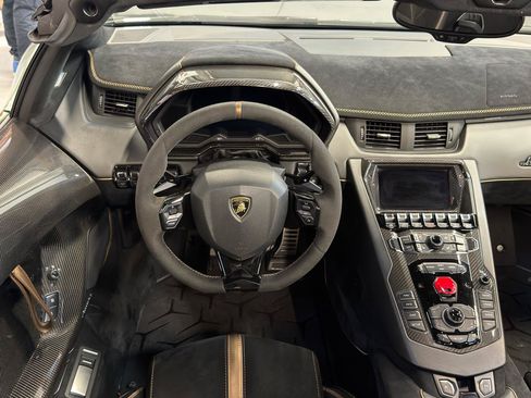 Used 2021 Lamborghini Aventador SVJ AWD/4WD image 16