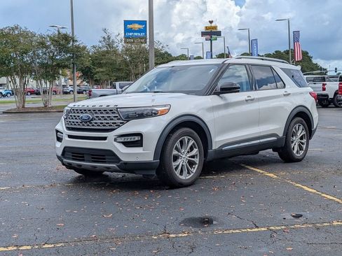Used 2022 Ford Explorer Limited w/ Equipment Group 301A RWD image 9