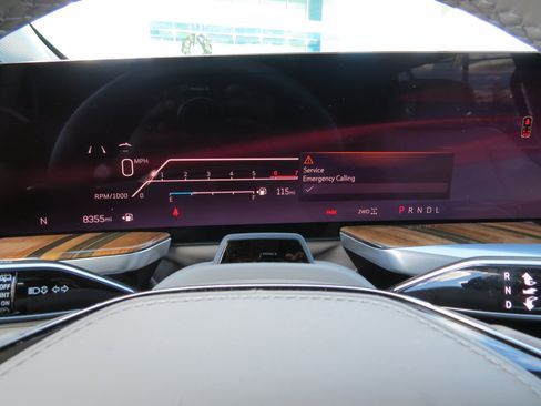 Certified 2025 Cadillac Escalade Premium Luxury Platinum image 27