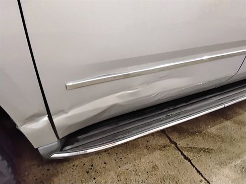 Used 2015 GMC Yukon XL Denali w/ Touring Package image 19