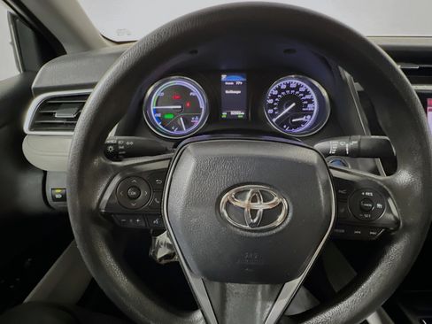 Used 2018 Toyota Camry LE image 18