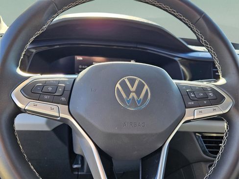 Used 2022 Volkswagen Taos SE w/ Panoramic Sunroof Package image 24