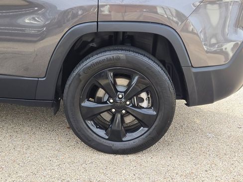 Used 2021 Jeep Cherokee Latitude Plus image 14