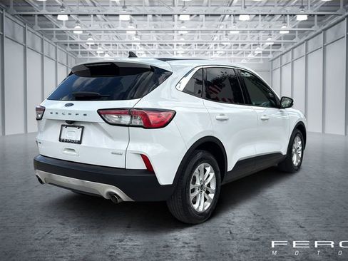 Used 2020 Ford Escape SE image 5