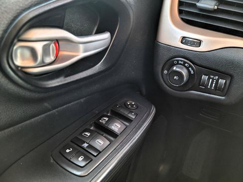 Used 2016 Jeep Cherokee Limited AWD/4WD image 11