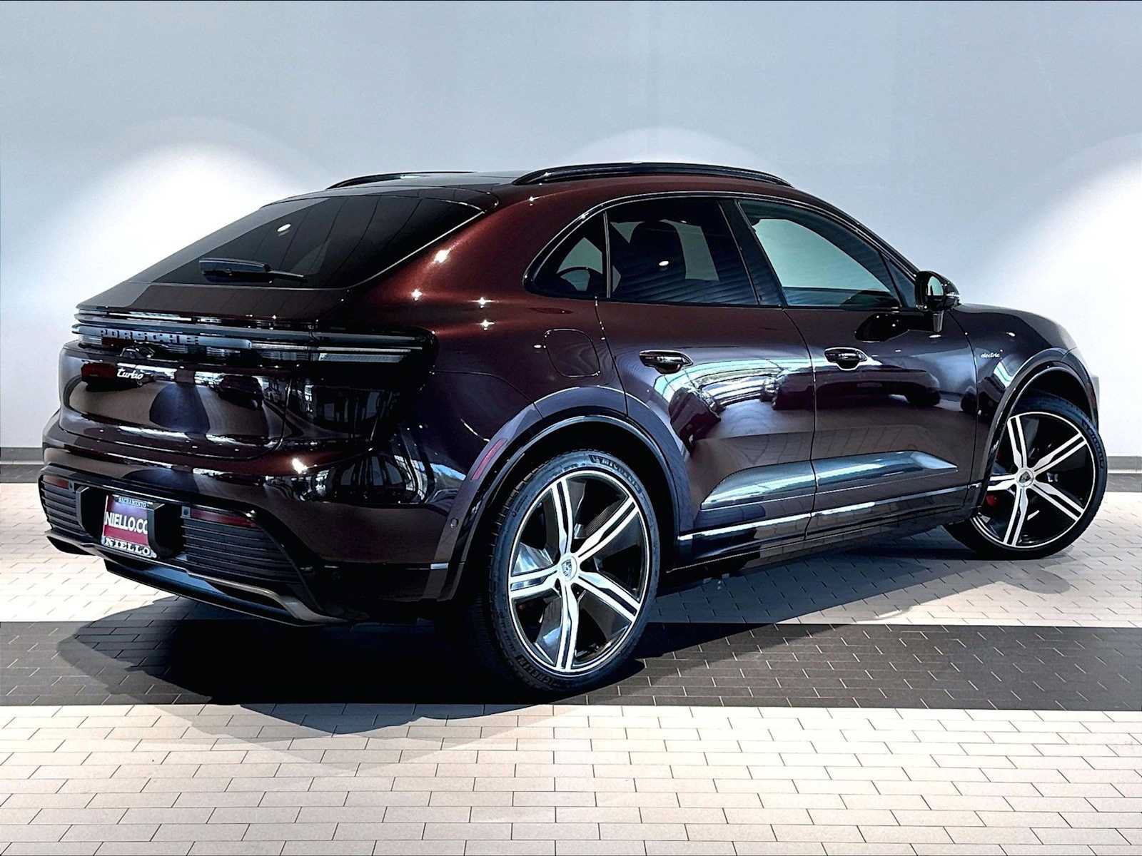 Used 2024 Porsche Macan Turbo Electric AWD/4WD image 10