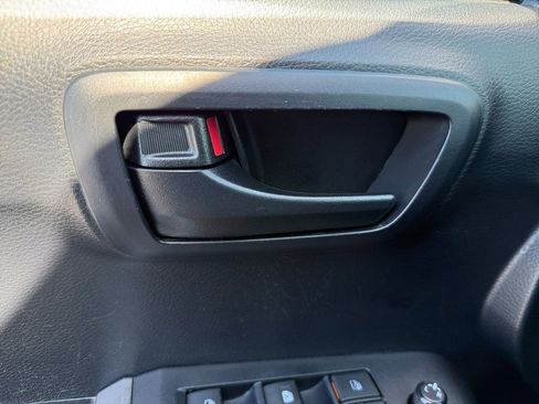 Used 2019 Toyota Tacoma SR5 AWD/4WD image 26