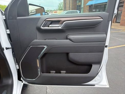 Used 2024 Chevrolet Silverado 1500 LT AWD/4WD image 17