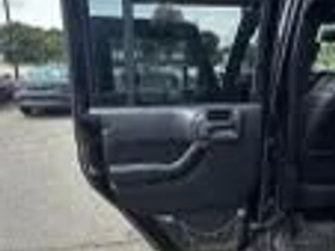 Used 2016 Jeep Wrangler Unlimited Sahara AWD/4WD image 11