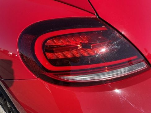 Used 2019 Volkswagen Beetle 2.0T SE image 11