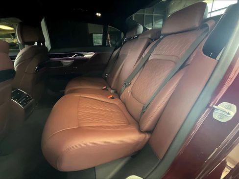 Used 2022 BMW ALPINA B7 xDrive w/ Luxury Rear Seating Package image 20