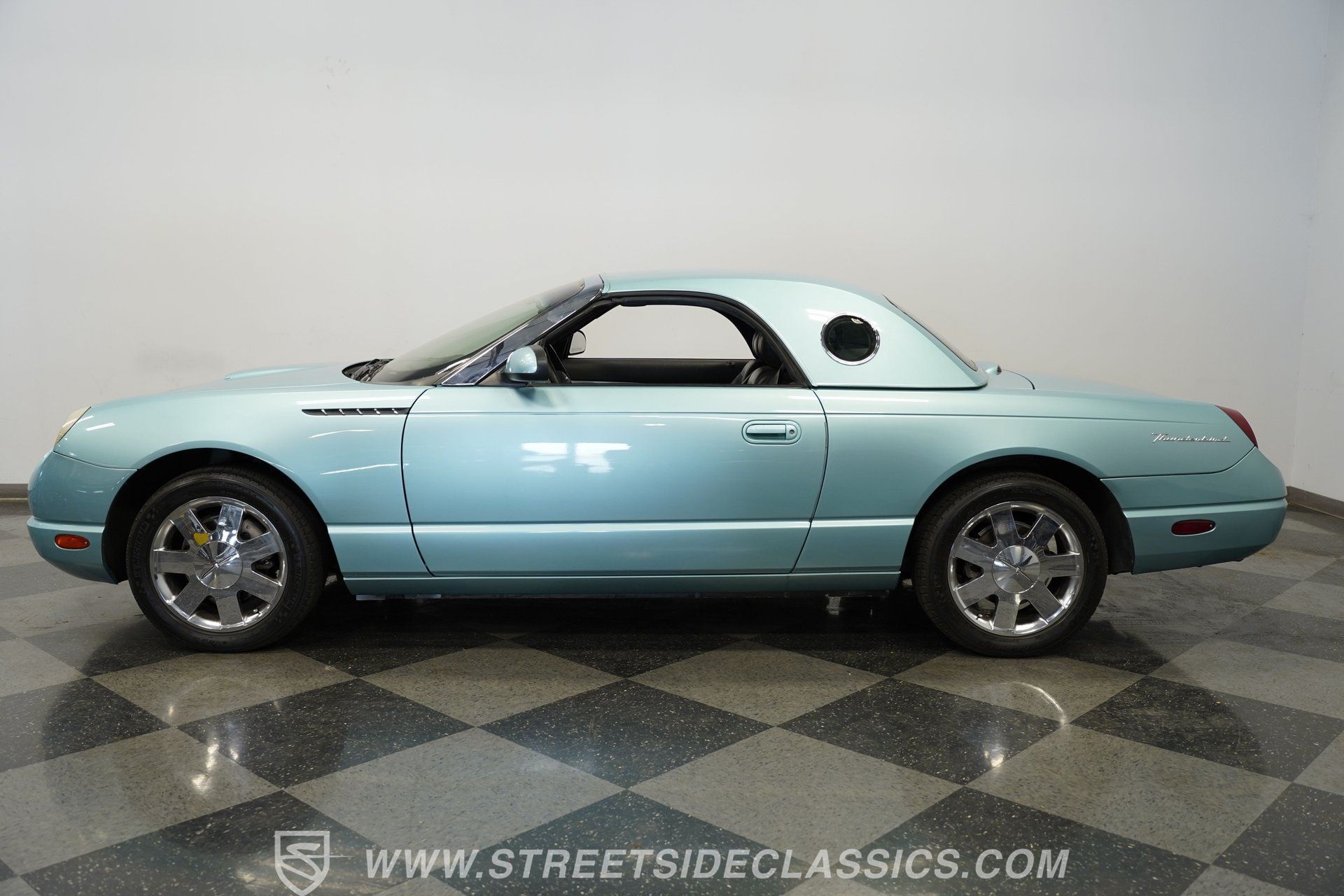 Used 2002 Ford Thunderbird RWD image 24