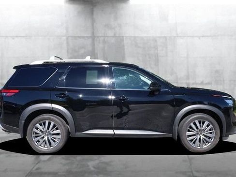 Certified 2025 Nissan Pathfinder SL w/ SL Premium Package FWD image 5