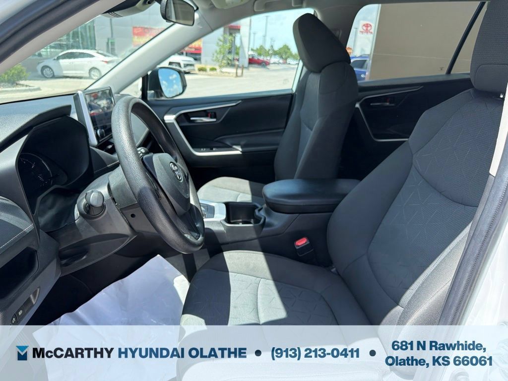 Used 2024 Toyota RAV4 XLE FWD image 4
