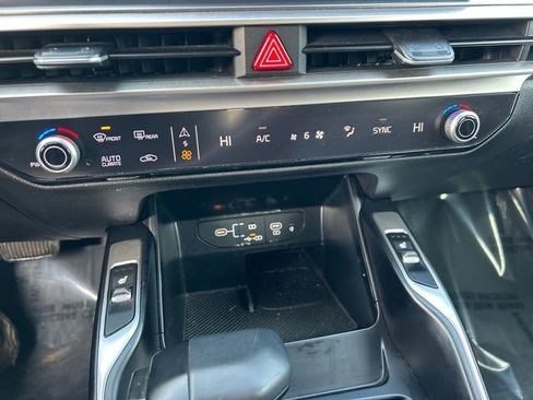 Used 2024 Kia Sorento S image 22