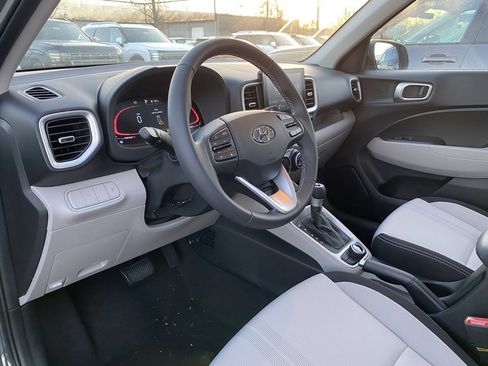 New 2025 Hyundai Venue SEL image 9