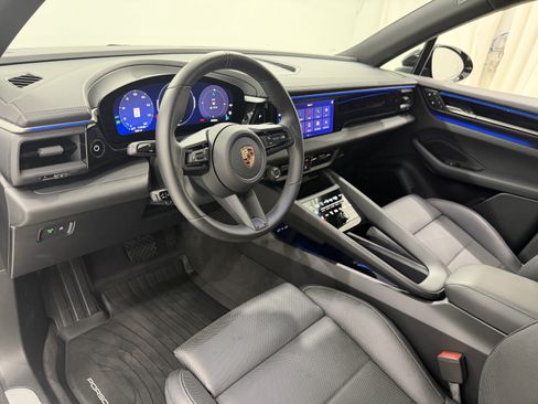 Certified 2025 Porsche Macan Electric RWD image 4