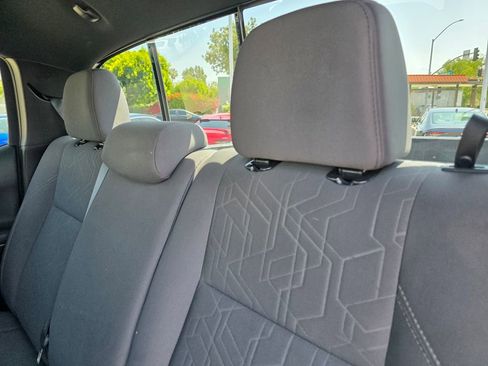 Used 2019 Toyota Tacoma TRD Off-Road w/ Technology Package AWD/4WD image 17