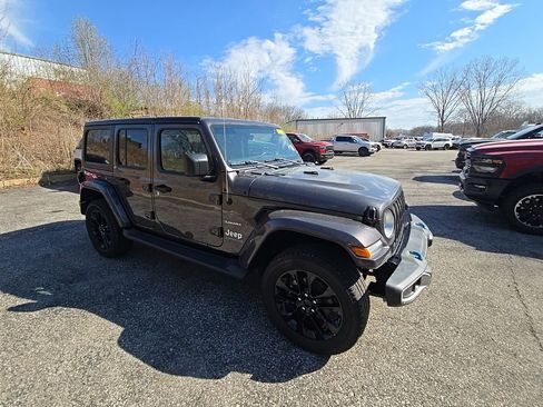 Used 2023 Jeep Wrangler Unlimited Sahara w/ Cold Weather Group image 10
