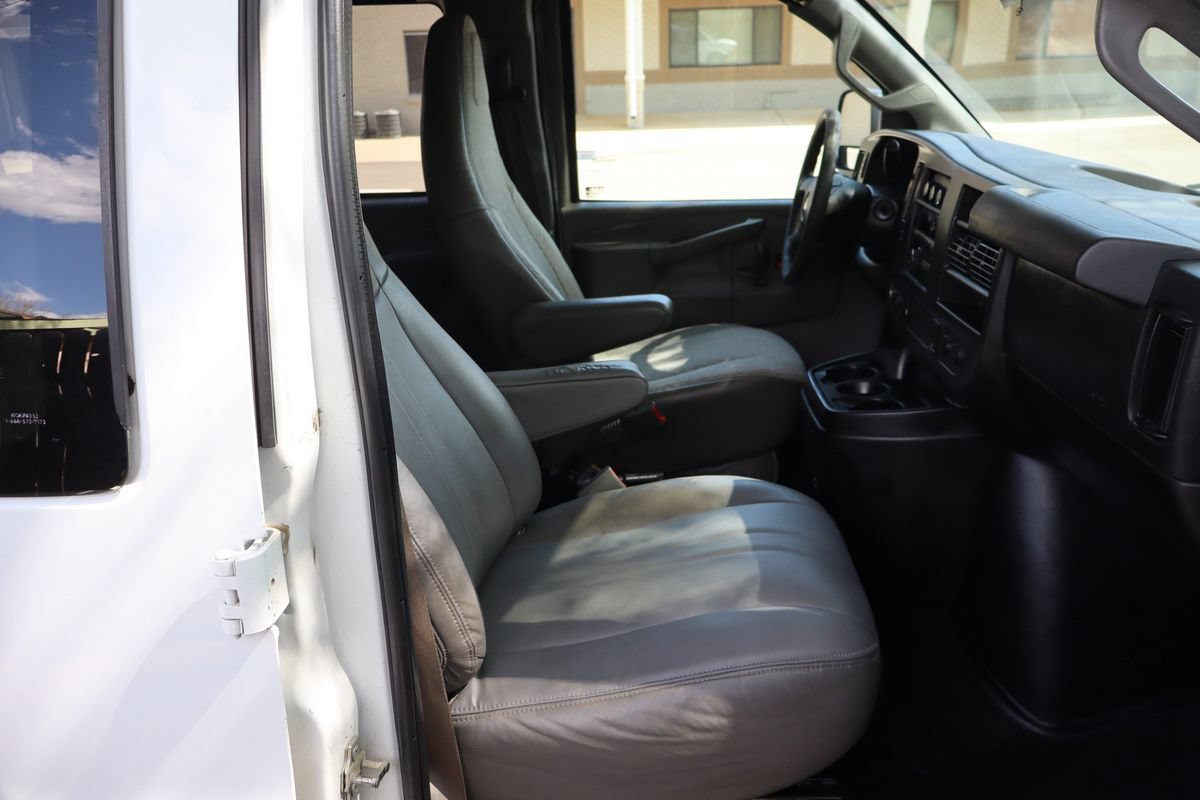 Used 2017 Chevrolet Express 3500 LT RWD image 22
