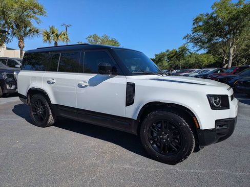 Used 2025 Land Rover Defender 130 X-Dynamic SE AWD/4WD image 2