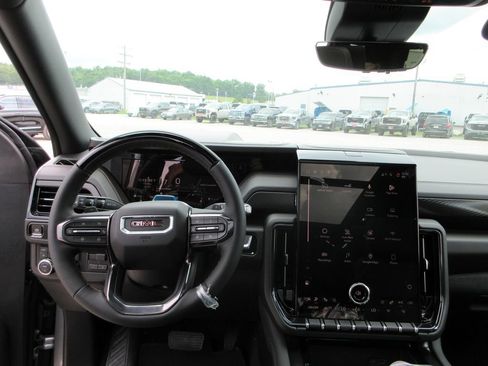 New 2026 GMC Yukon AT4 w/ AT4 Premium Plus Package AWD/4WD image 17