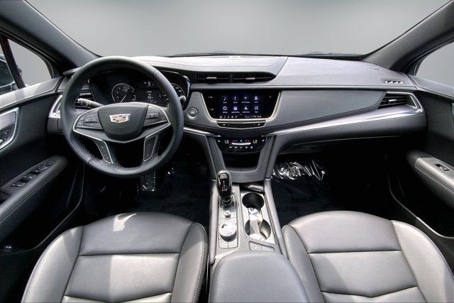 Used 2025 Cadillac XT5 Luxury w/ LPO, Floor Liner Package AWD/4WD image 15