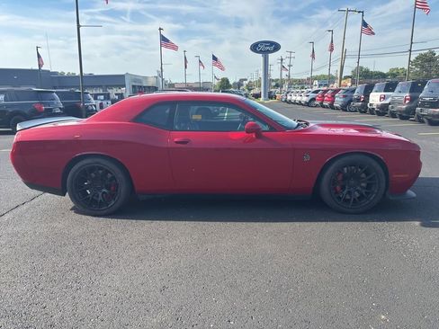 Used 2016 Dodge Challenger SRT Hellcat RWD image 4