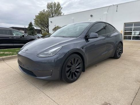 Used 2023 Tesla Model Y Performance image 2