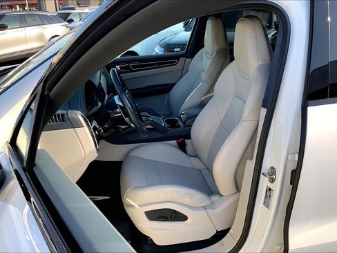 Used 2022 Porsche Cayenne GTS image 8