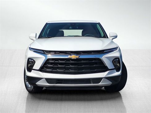 Used 2025 Chevrolet Blazer LT image 2