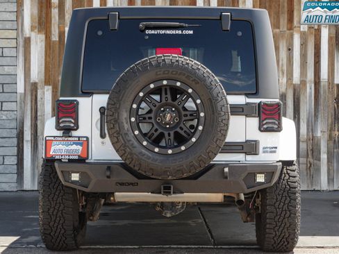 Used 2015 Jeep Wrangler Unlimited Sahara AWD/4WD image 5