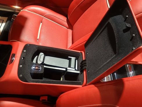 Used 2018 Rolls-Royce Dawn RWD image 11