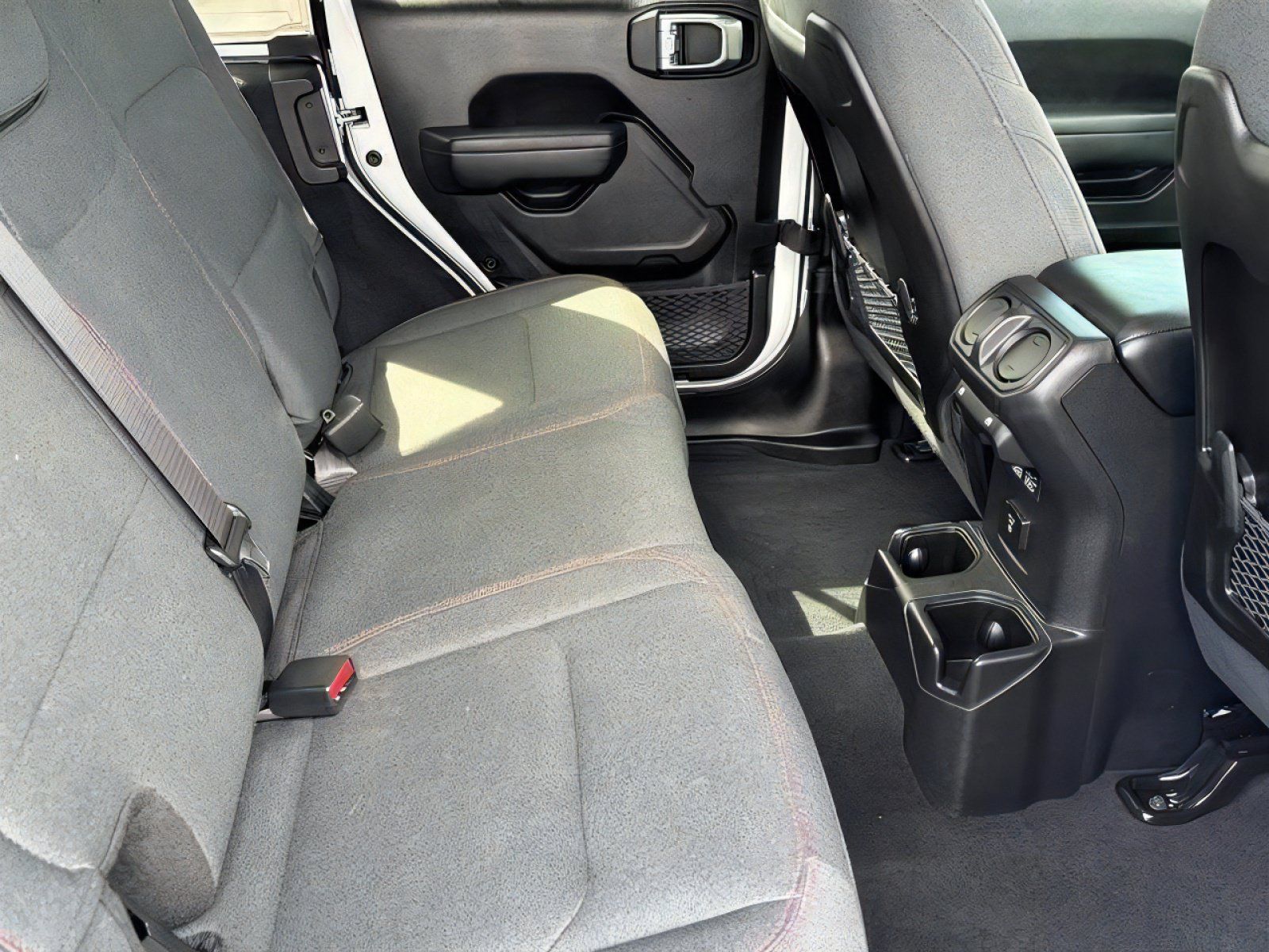 Used 2025 Jeep Wrangler Unlimited Rubicon w/ Steel Bumper Group AWD/4WD image 29