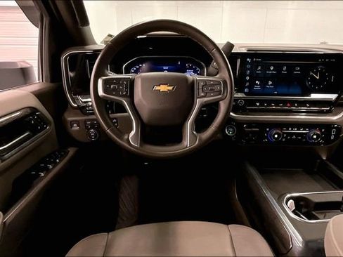 Used 2025 Chevrolet Silverado 2500 LTZ w/ LTZ Convenience Package image 6