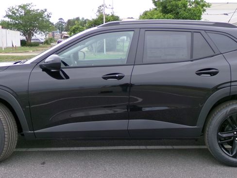 New 2026 Chevrolet Trax ACTIV w/ Driver Confidence Package FWD image 2
