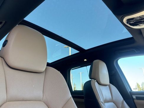 Used 2016 Porsche Cayenne AWD/4WD image 16