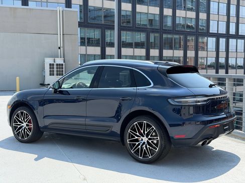 Certified 2022 Porsche Macan S AWD/4WD image 3
