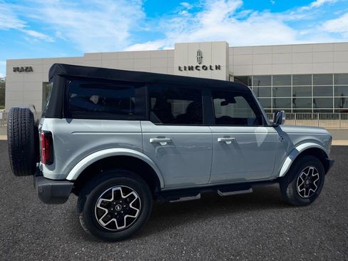 Used 2023 Ford Bronco 4-Door AWD/4WD image 3