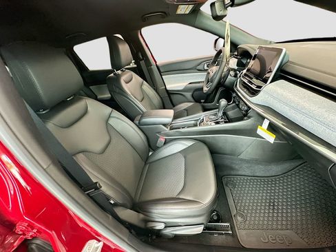 New 2025 Jeep Compass Latitude w/ Convenience Group image 30