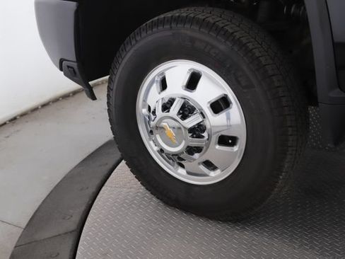 Used 2025 Chevrolet Silverado 3500 High Country w/ High Country Premium Package AWD/4WD image 11