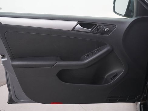 Used 2014 Volkswagen Jetta SE FWD image 18