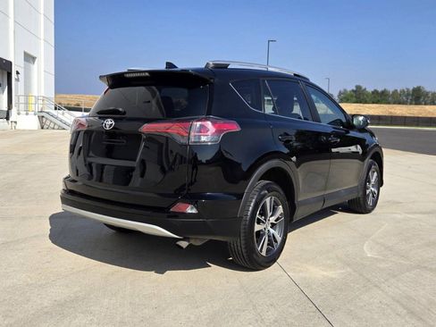 Used 2016 Toyota RAV4 XLE w/ Four Season Floor Mat Package AWD/4WD image 5